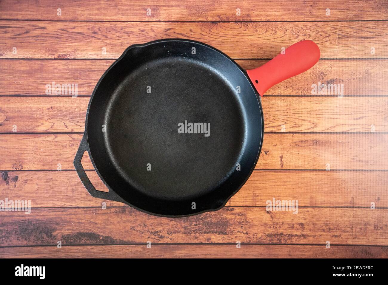 Silicone poignée de poêle chaude support de couvercle - accessoire de cuisine isolant protège les mains des poignées de poêle chaude. Silicone résistant à la chaleur crée l'insulatine Banque D'Images