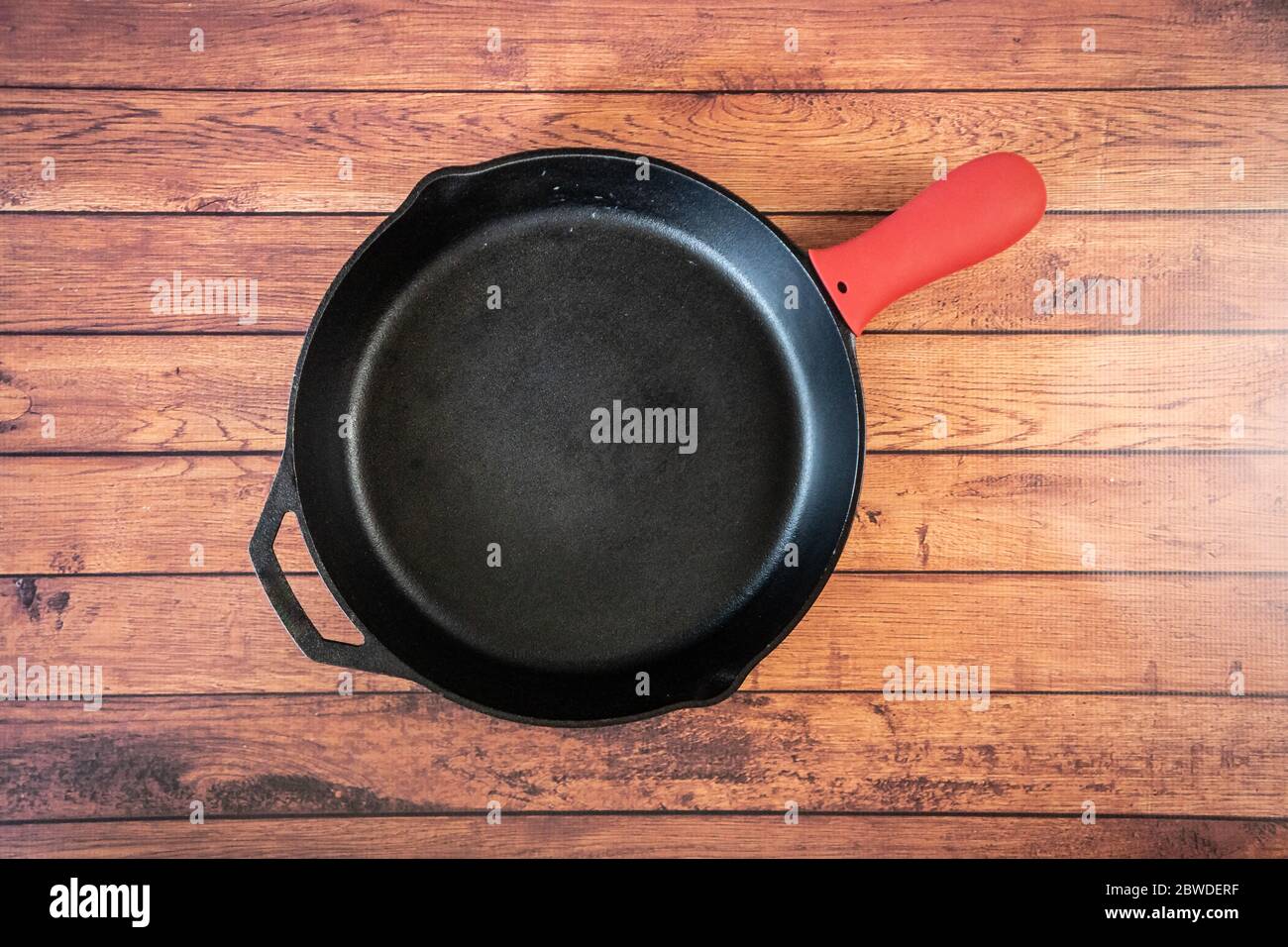 Silicone poignée de poêle chaude support de couvercle - accessoire de cuisine isolant protège les mains des poignées de poêle chaude. Silicone résistant à la chaleur crée l'insulatine Banque D'Images