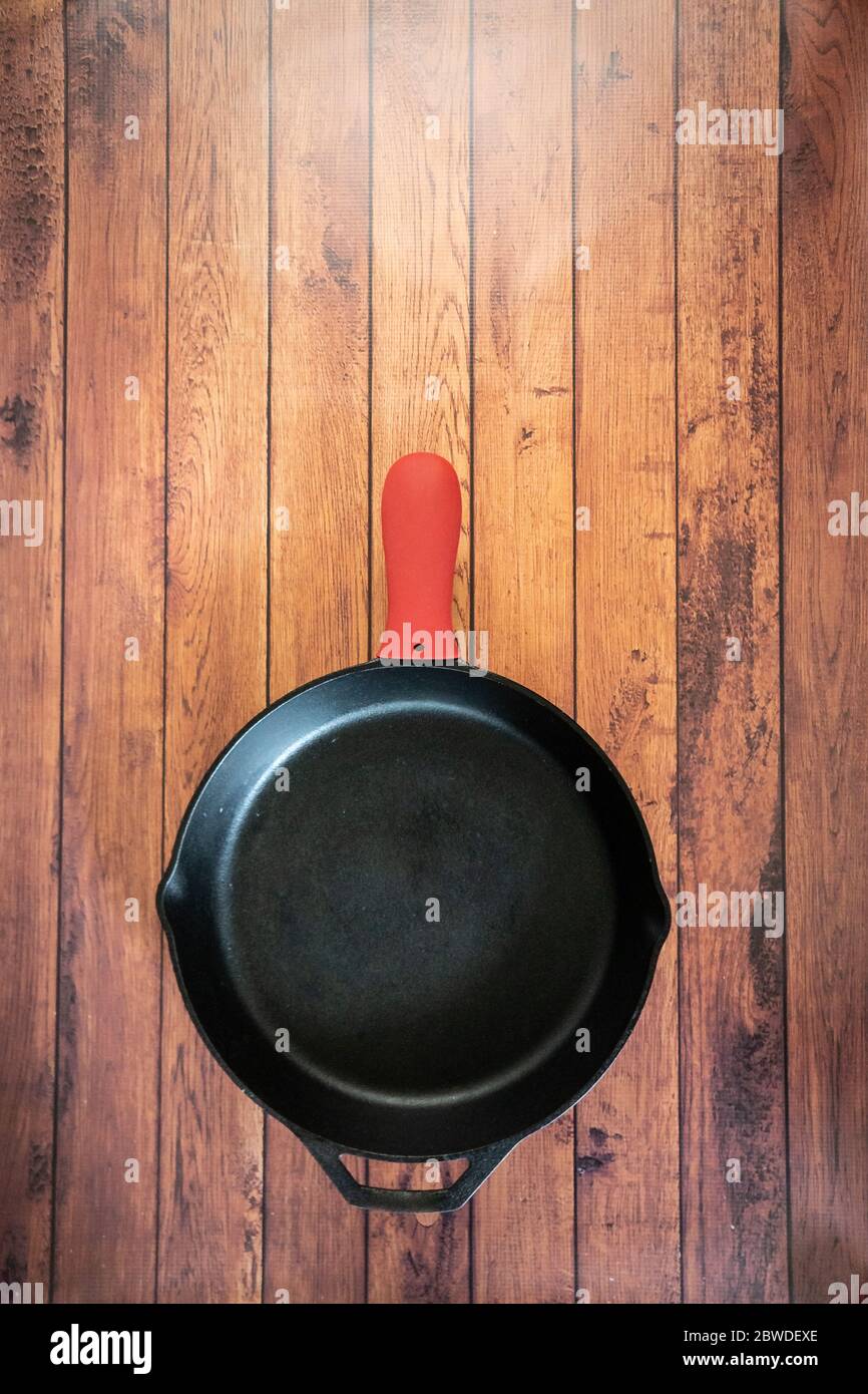 Silicone poignée de poêle chaude support de couvercle - accessoire de cuisine isolant protège les mains des poignées de poêle chaude. Silicone résistant à la chaleur crée l'insulatine Banque D'Images