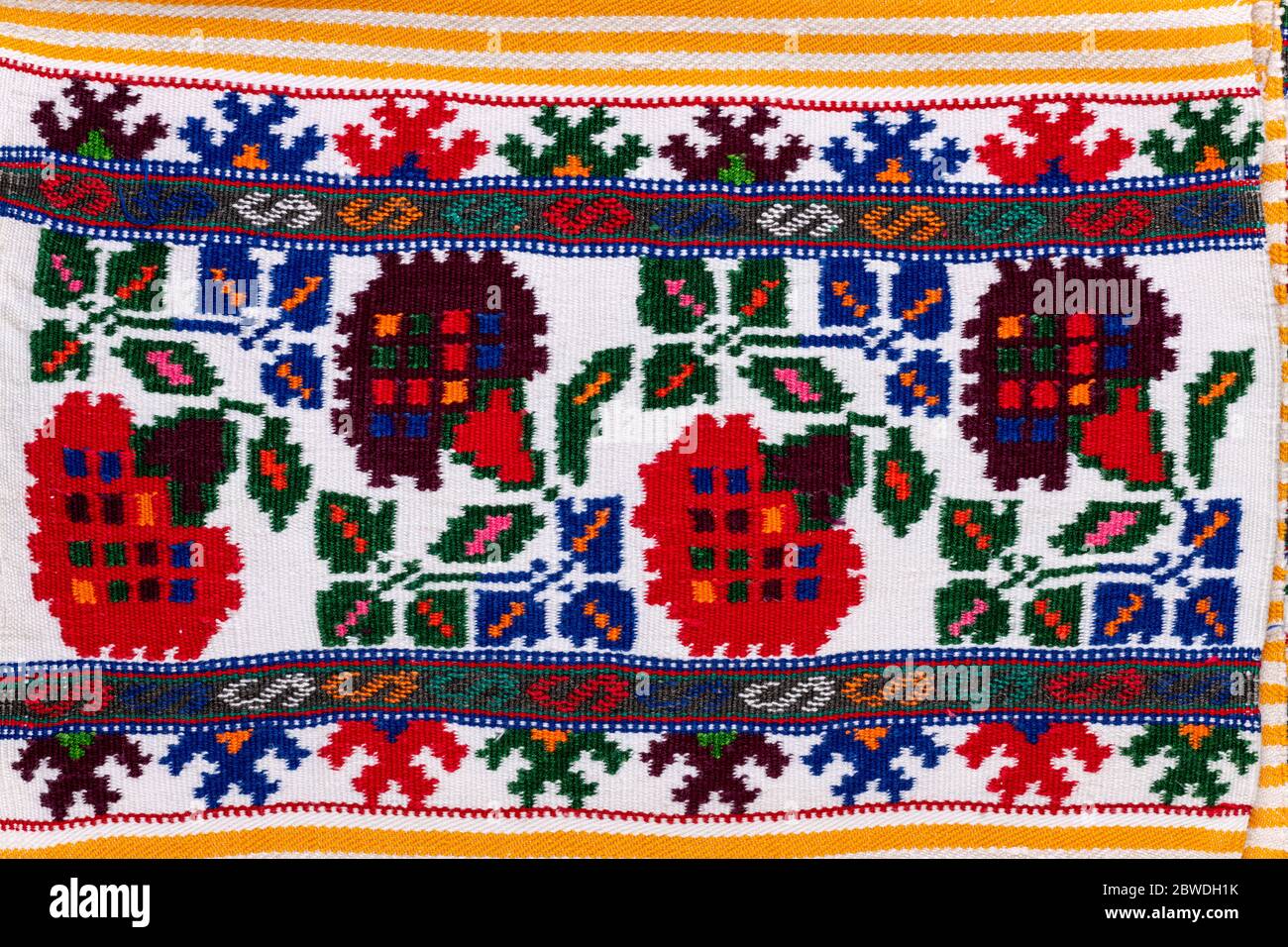 Fragment de la tendance populaire roumaine sans couture. Moquette traditionnelle. Banque D'Images