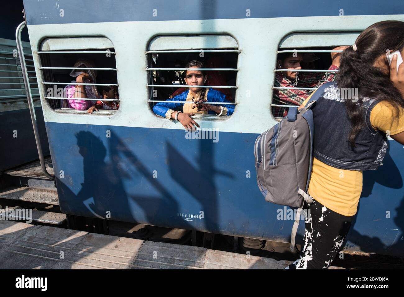 Train de deuxième classe. Chemins de fer indiens. Voyage en train. Inde. Banque D'Images