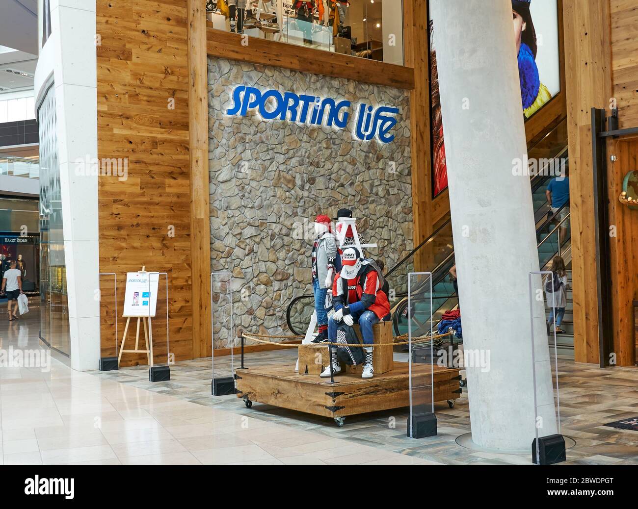 Logo de la vie sportive et entrée du magasin. Banque D'Images