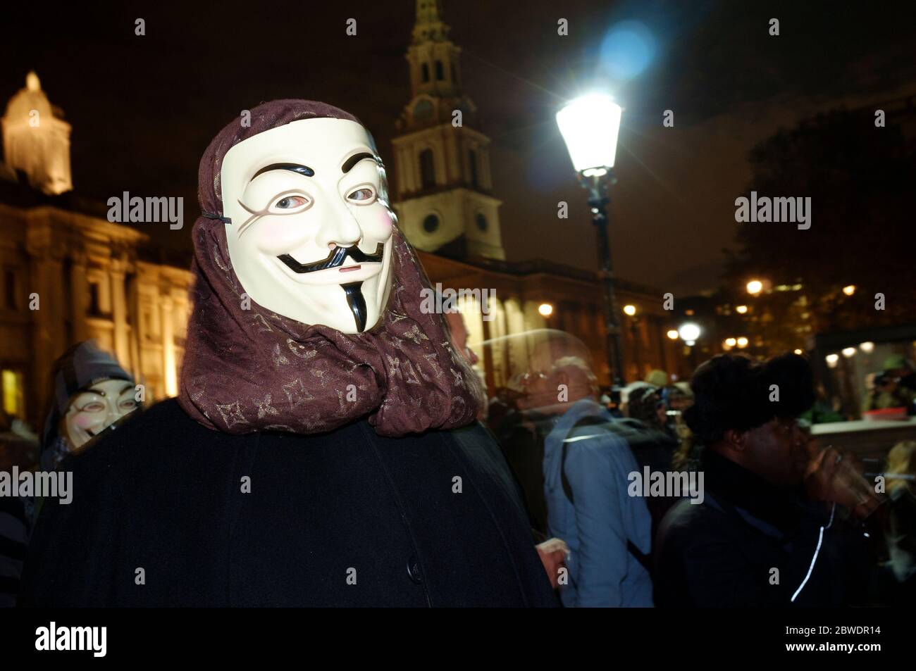 La « Marche du masque de lion » voit des manifestations porter un V pour des masques de type Vendetta Guy Fawkes et manifester contre l'austérité, la violation de l'ir civil Banque D'Images