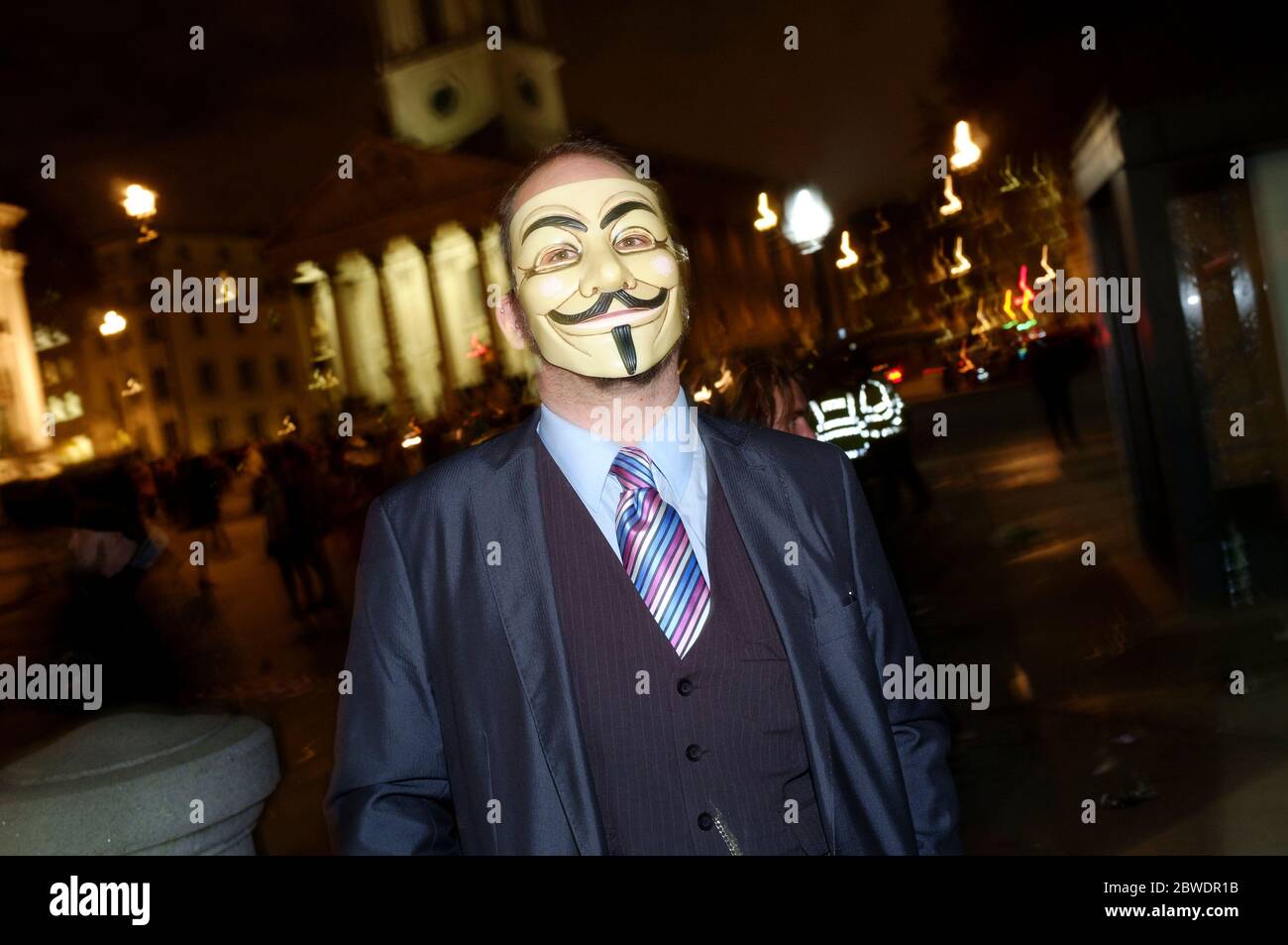 La « Marche du masque de lion » voit des manifestations porter un V pour des masques de type Vendetta Guy Fawkes et manifester contre l'austérité, la violation de l'ir civil Banque D'Images