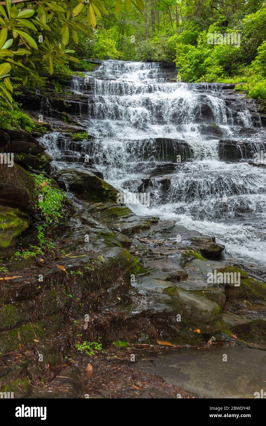 Les chutes Minnehaha dans la forêt nationale de Chattahoochee près du lac Rabun à Lakemont, en Géorgie. (ÉTATS-UNIS) Banque D'Images