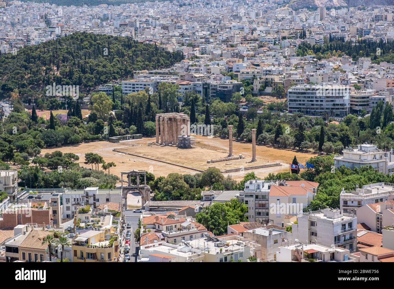 Le Temple de Zeus olympique, Olympieion ou colonnes de Zeus olympique. Vue panoramique depuis la colline de l'Acropole, le monument du temple de Dieu et la ville d'Athènes, Attica, Banque D'Images