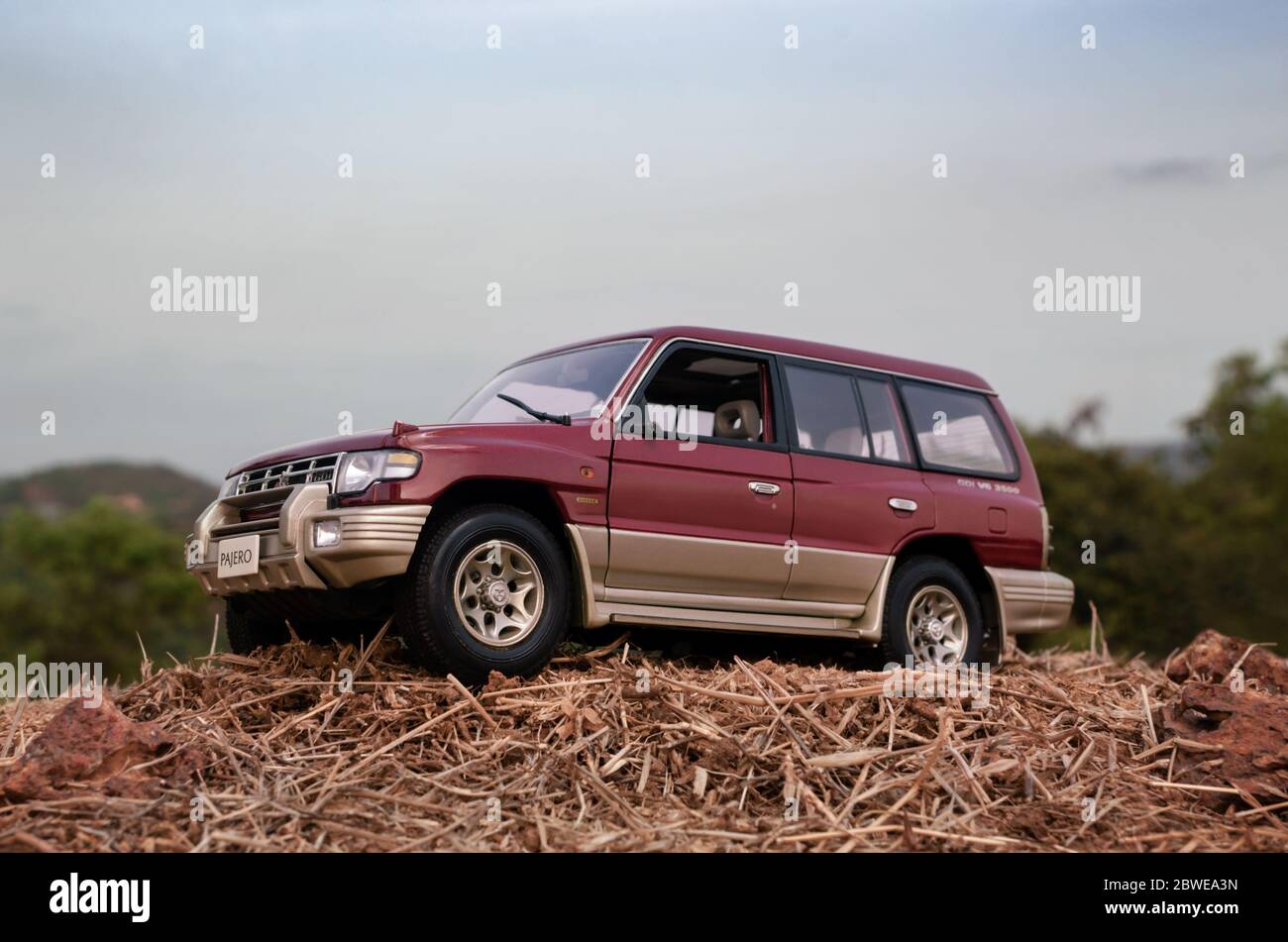 Modèle à échelle moulée AUTOart 1/18 de Mitsubishi Pajero supérieur à GDI V6 3500 (1999) Banque D'Images