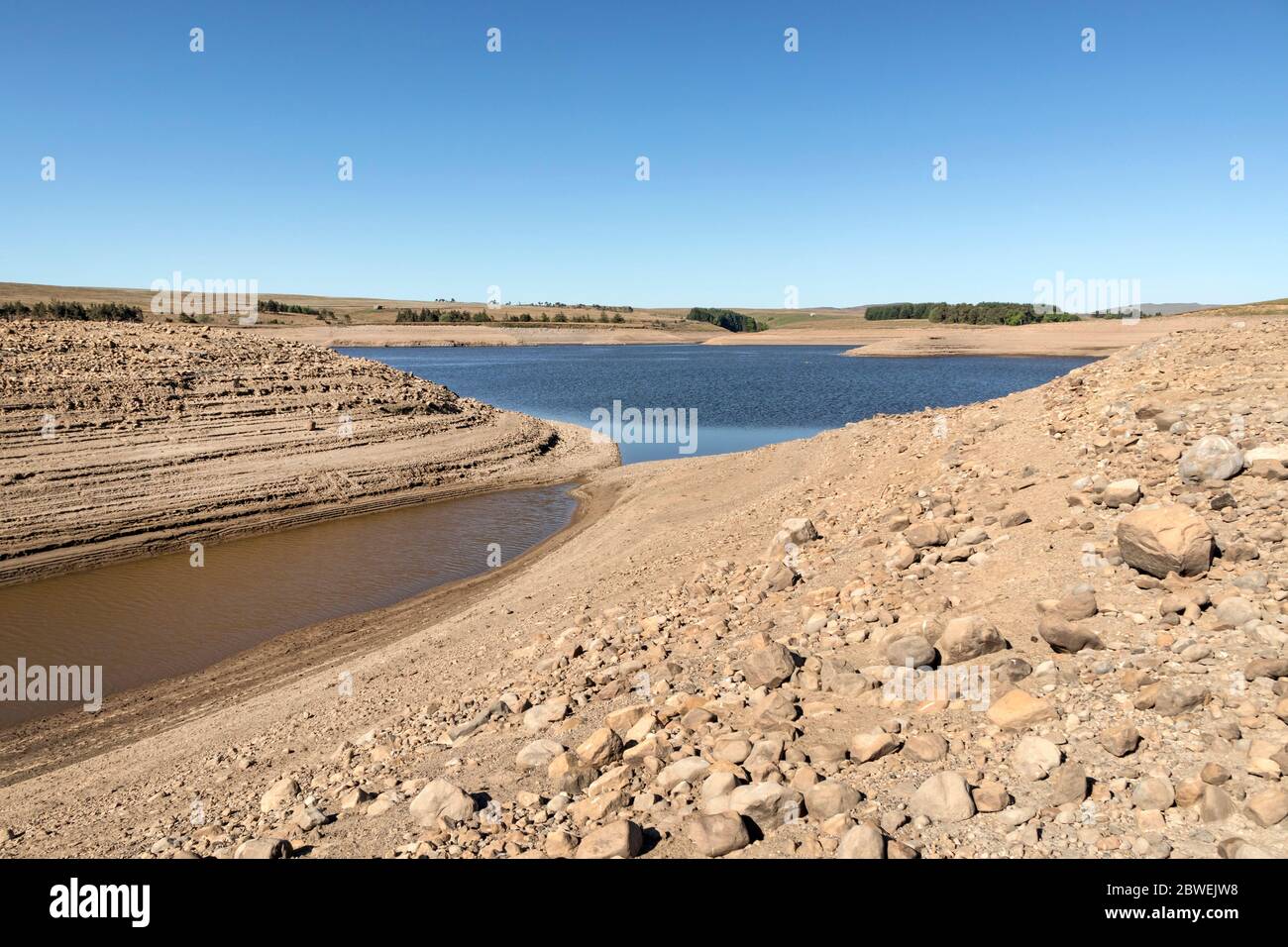 Selset Reservoir, Lunedale, comté de Durham, Royaume-Uni. 1er juin 2020. Météo Royaume-Uni. Après le plus sec de mai, associé à des travaux de réparation en aval, les rives parées et fissurées du réservoir Selset cuisent sous un soleil chaud. Crédit : David Forster/Alay Live News Banque D'Images