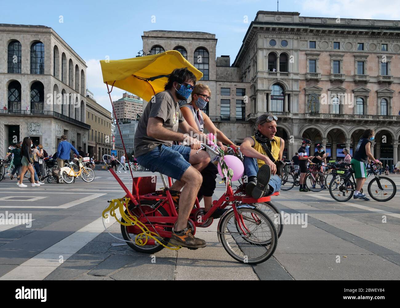 Milan, Italie. 31 mai 2020. Vendredi pour une future grève de vélo à la place Duomo Milan, Lombardie. (Photo de Luca Ponti/Pacific Press) crédit: Agence de presse du Pacifique/Alay Live News Banque D'Images