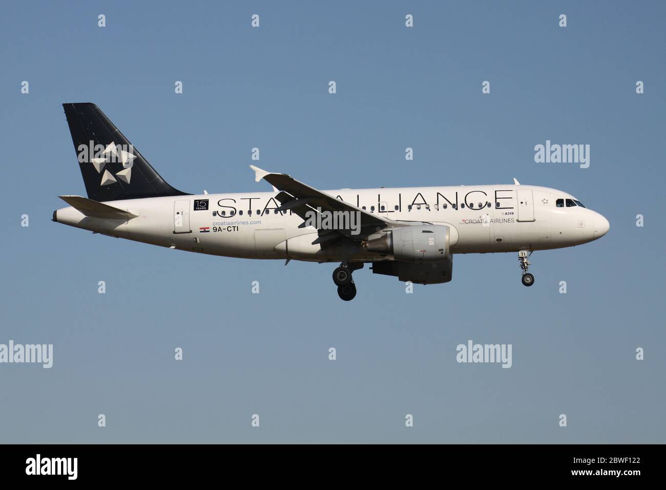 Croatia Airlines Airbus A319-100 en livrée spéciale Star Alliance avec  enregistrement 9A-CTI en finale courte pour l'aéroport d'Amsterdam Schiphol  Photo Stock - Alamy