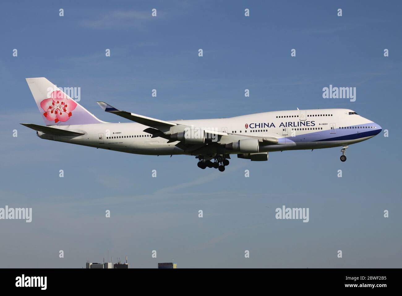 China Airlines Boeing 747-400 avec enregistrement B-18201 en finale courte pour l'aéroport d'Amsterdam Schiphol. Banque D'Images
