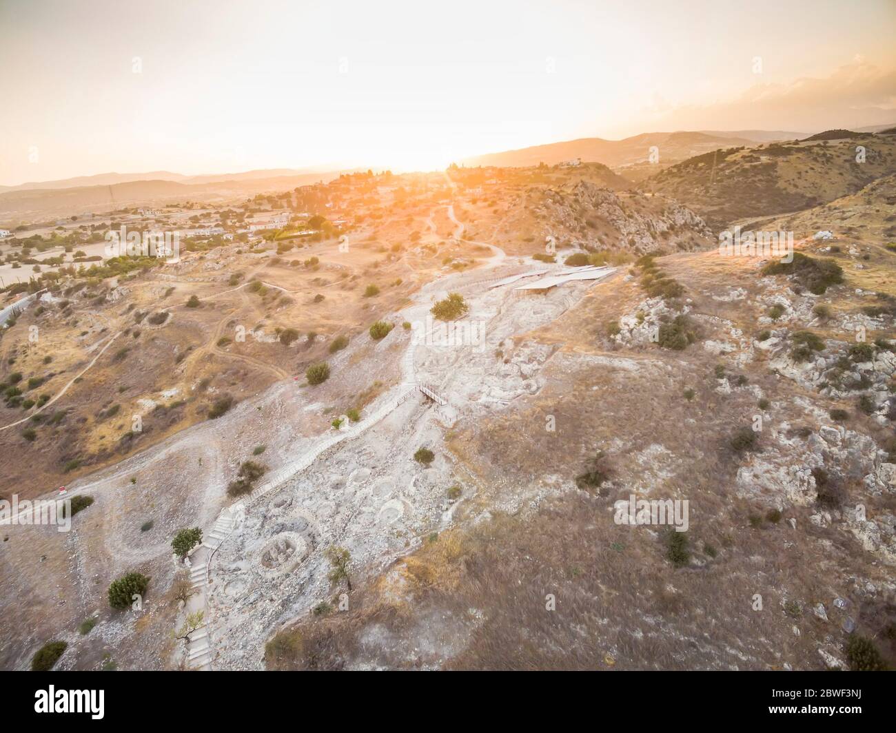 Vue aérienne du site du patrimoine mondial de l'archéologique de Larnaca, Chypre. Voir d'Khirokoitia, une ancienne archéologique néolithique préhistorique Banque D'Images