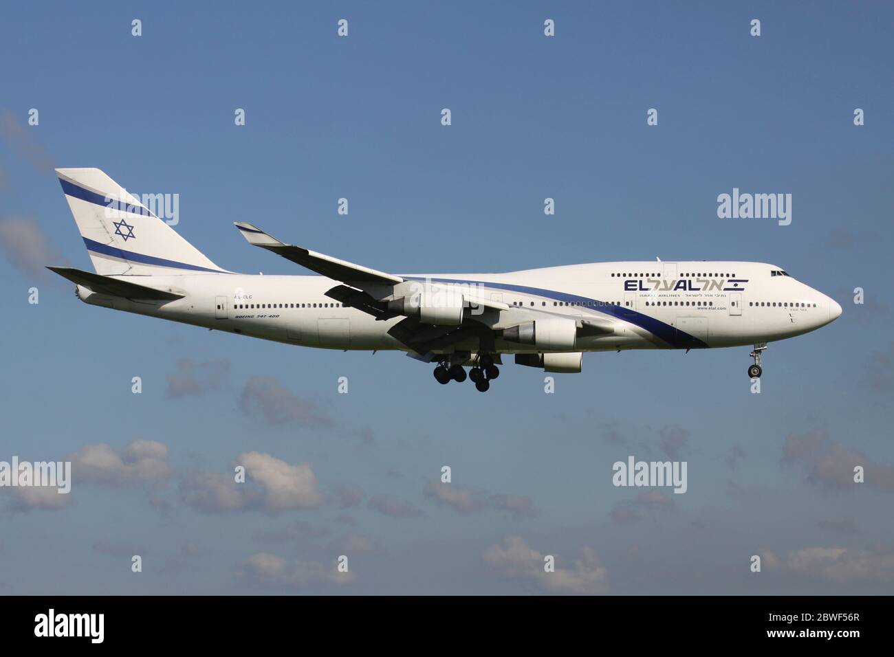 Boeing 747-400 El Al israélien avec enregistrement 4X-ELC en finale courte pour l'aéroport d'Amsterdam Schiphol. Banque D'Images