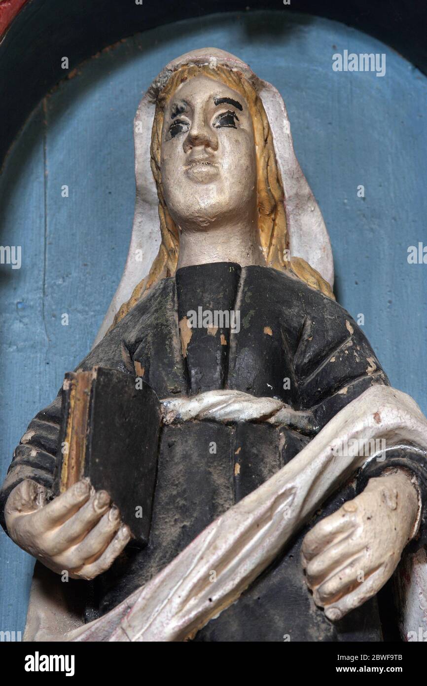 Sainte Anne, statue sur l'autel de Sainte-Blaise dans l'église paroissiale de notre-Dame du Mont Carmel à Bacva, Croatie Banque D'Images