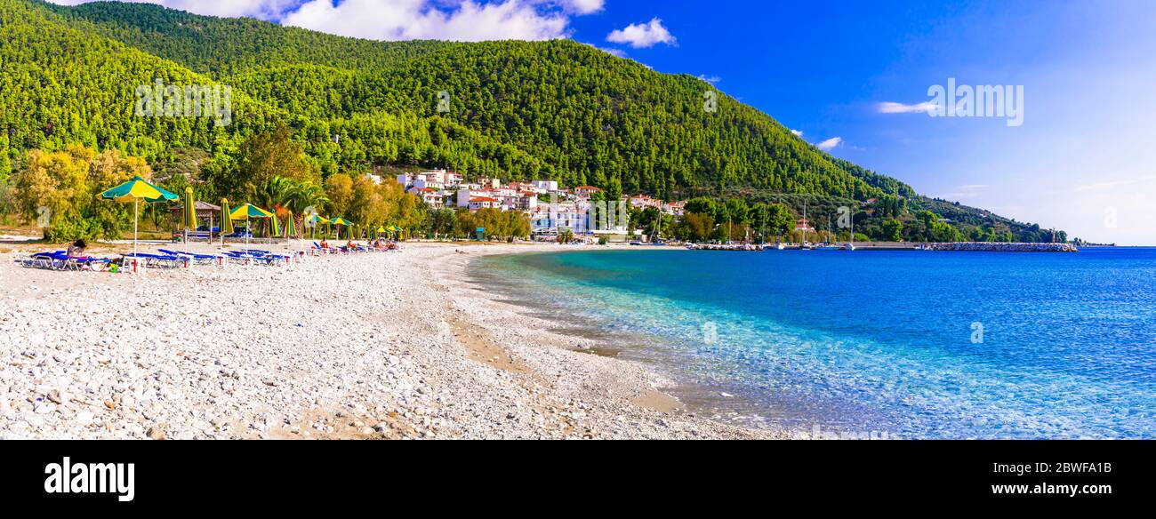 Grèce, Sporades. Paysage de plage relaxant - magnifique île de Skopelos, village de Neo Klima. Banque D'Images