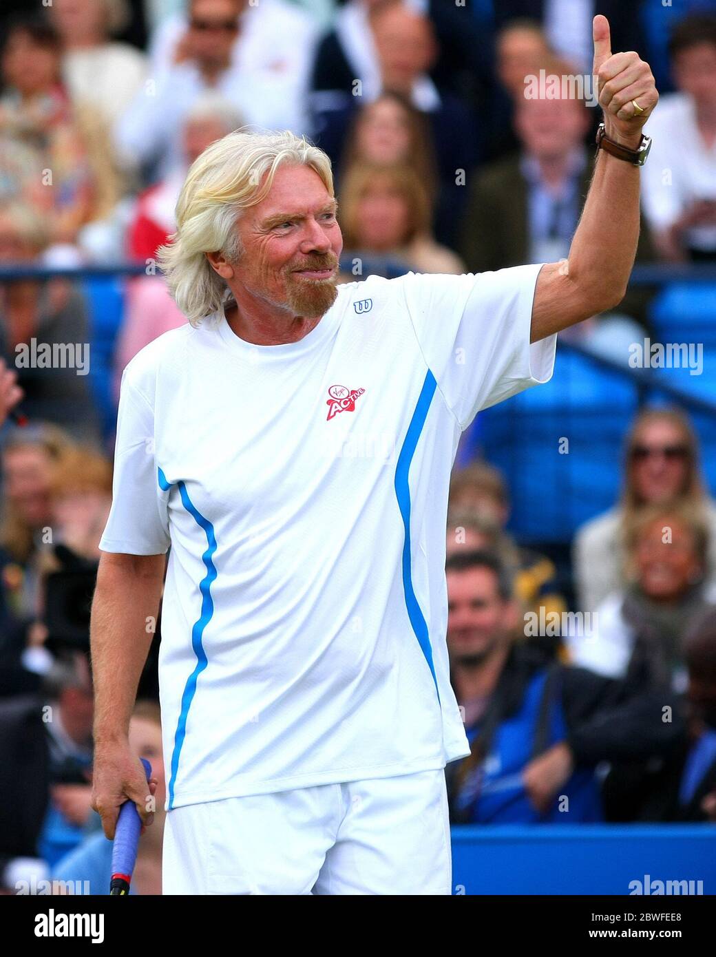 16 juin 2013 Richard Branson accueille un match d'exposition pour l'association Rally for cancer aux championnats Aegon, Queens Club, Londres. Crédit : Headlinephoto +44 (0)7794 378575 www.headlinephoto.co.uk photos@headlinephoto.co.uk Banque D'Images