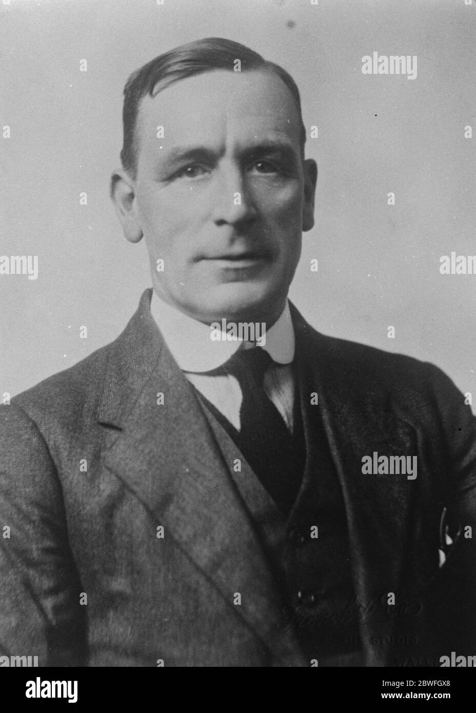 M. J F Catterall candidat conservateur indépendant , Mitcham par élection du 26 février 1923 Banque D'Images
