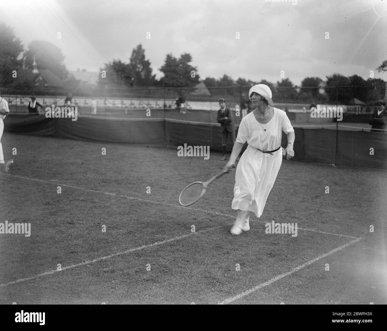 La société au tournoi de tennis de Southampton Lady Crosfield 31 août 1922 Banque D'Images
