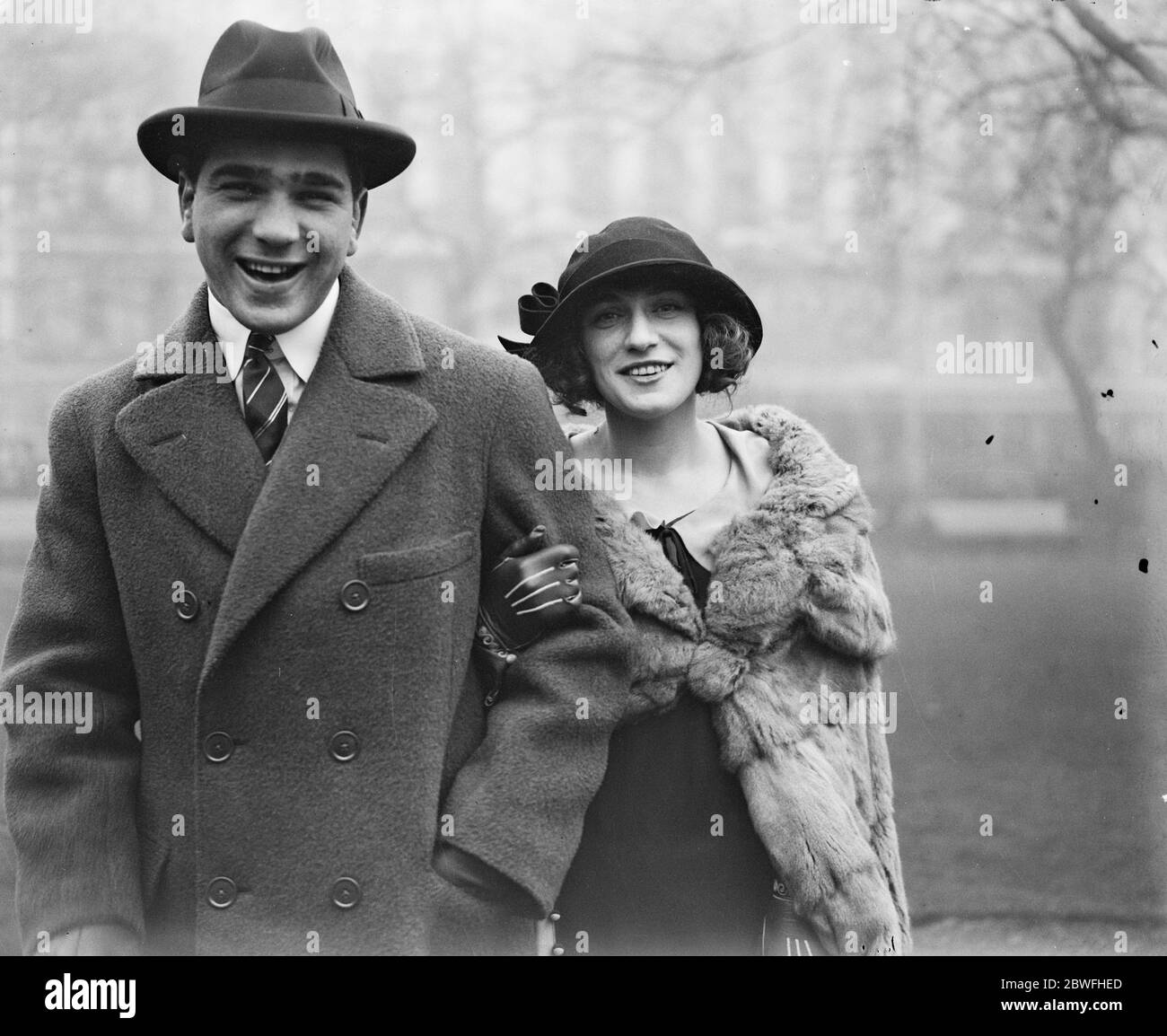 Champion Boxer Jack Bloomfield le champion de poids de croiseur de Grande-Bretagne dont l'engagement à Miss Ray France est annoncé le 4 décembre 1923 Banque D'Images