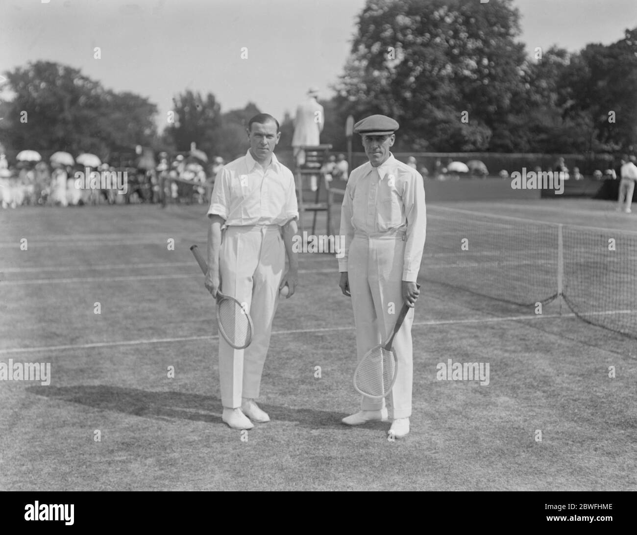 Tennis à Beckenham . G L Patterson et Norman E Brookes ( avec Cap ) . 1919 Banque D'Images