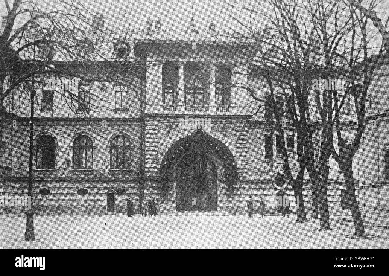 Bucarest loyer par explosion . A la suite d'une explosion de munitions à Bucarest , de grands dégâts ont été causés au château royal de Cotroceni , un plafond des appartements du roi s'effondre . Explosion des coques est tombé dans la cour . 29 mai 1924 Banque D'Images