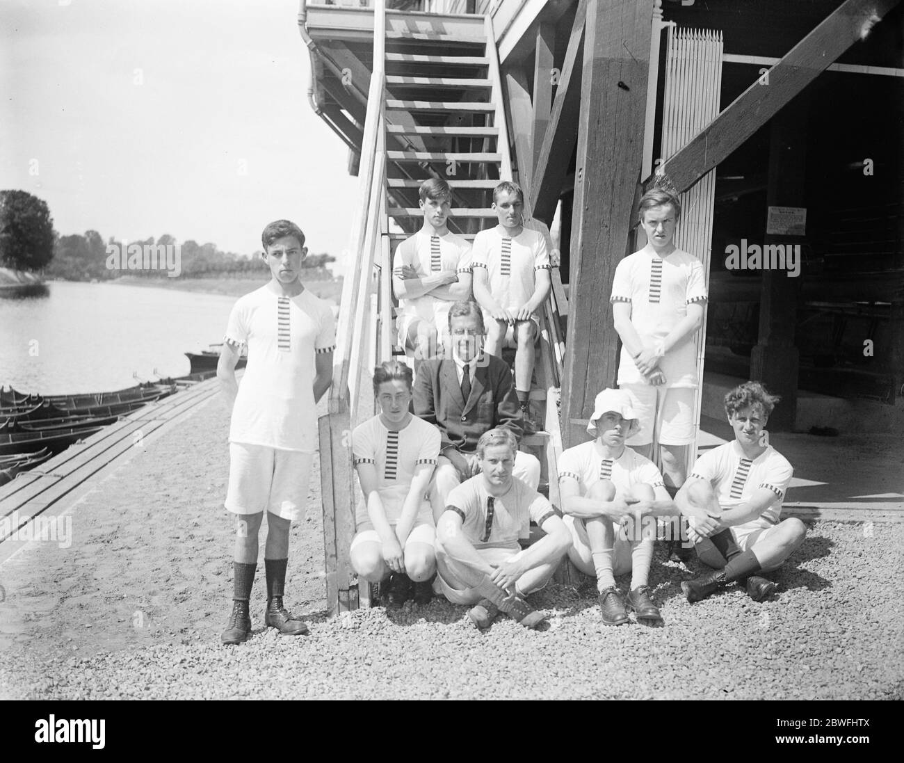 Aviron. Seul équipage aveugle du monde de huit personnes pratique sur la rivière Severn . 25 juillet 1923 Banque D'Images