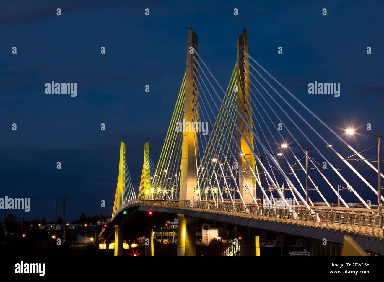 Pont de Tilikum Crossing de nuit, Portland, Oregon, États-Unis Banque D'Images
