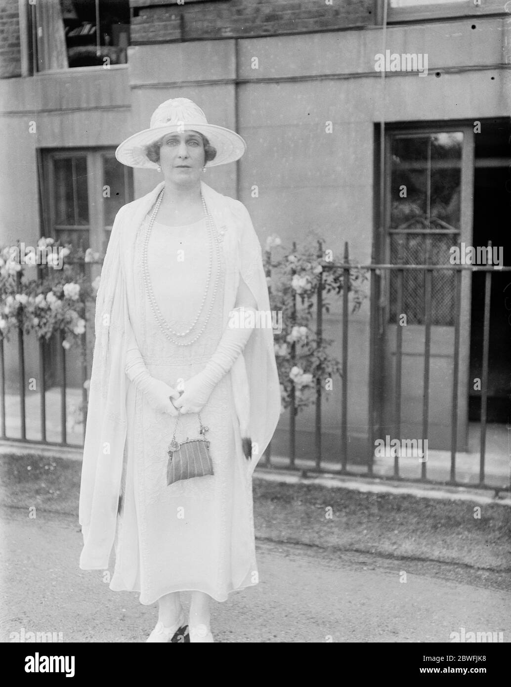 Londres ' s Royal Visitor sa majesté la Reine d'Espagne dans le domaine du Palais de Kensington 15 juin 1924 Banque D'Images