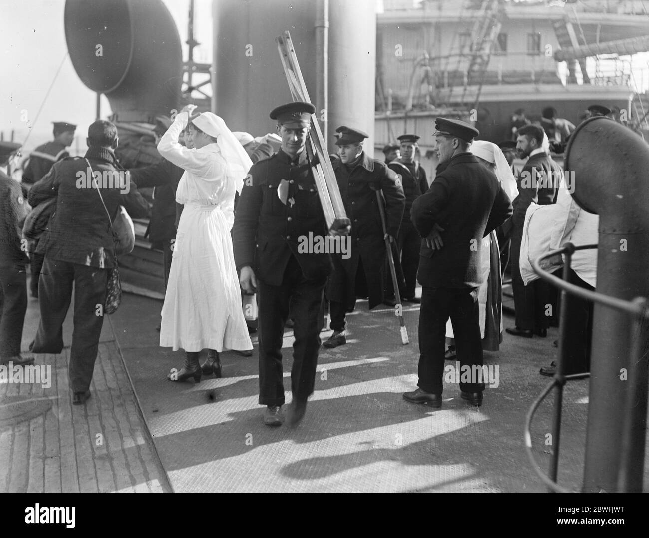 Les prisonniers rapatriés arrivent à Boston les prisonniers échangés arrivent à Boston (Lincolnshire) en provenance d'Allemagne 1918 Banque D'Images
