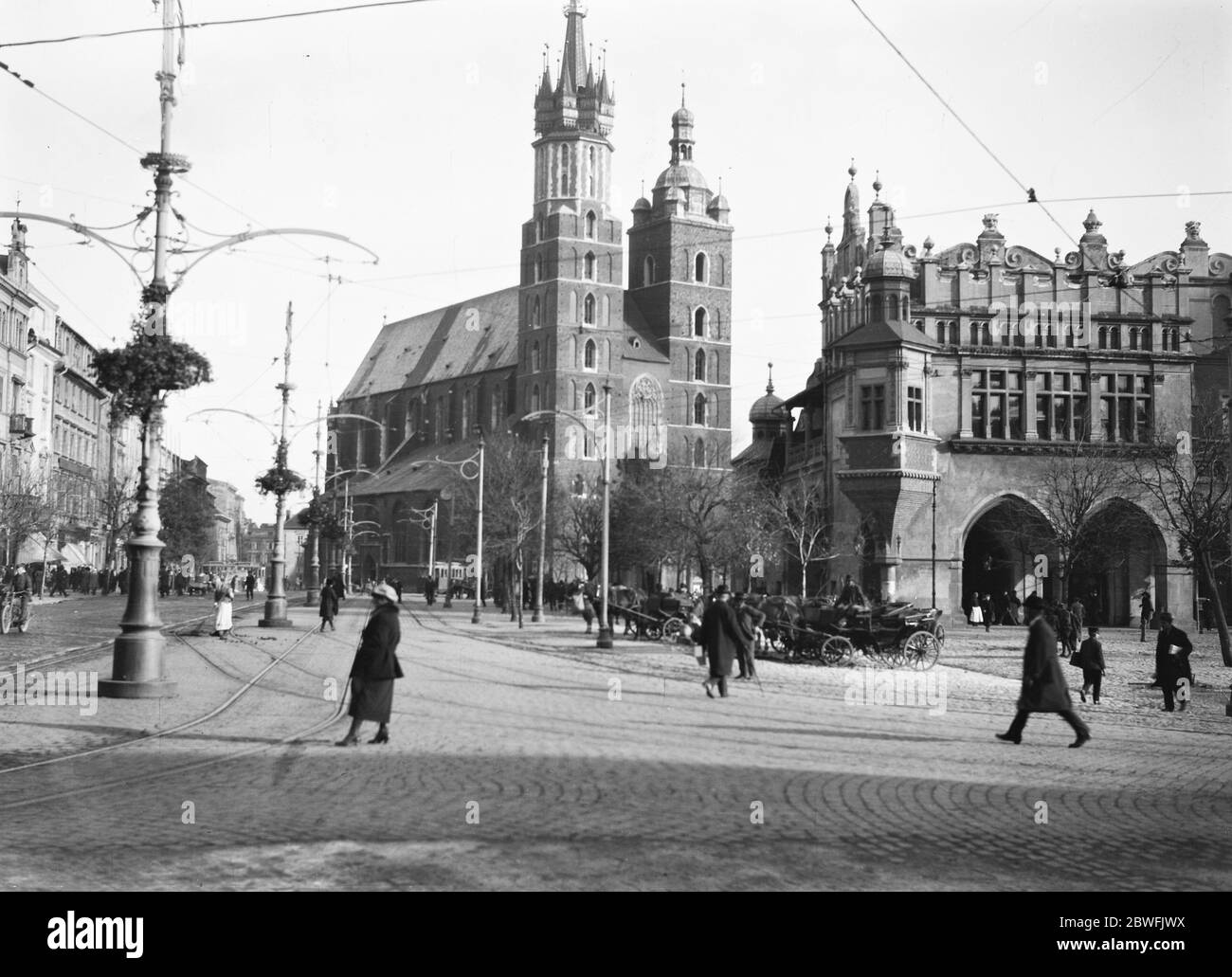 Cracovie , Pologne . Le célèbre Cloth Hall à Cracovie . Ces trois films se joignent à eux et font une vue panoramique du centre de la ville . 24 octobre 1921 Banque D'Images