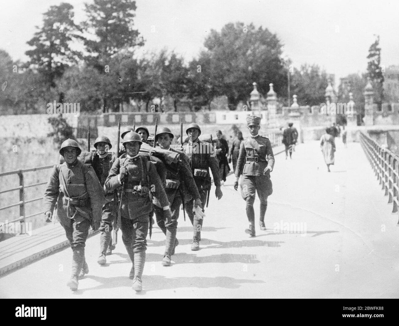 Avec les Italiens à Corfou soldats italiens en patrouille le 8 septembre 1923 Banque D'Images