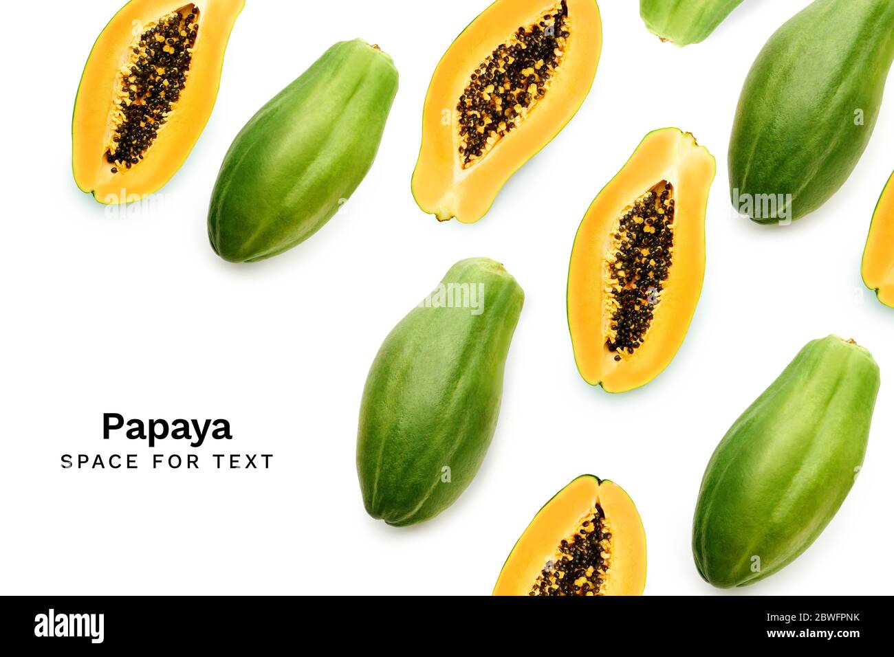 Mise en page créative motif papaye isolé sur fond blanc. Plats tropicaux Banque D'Images