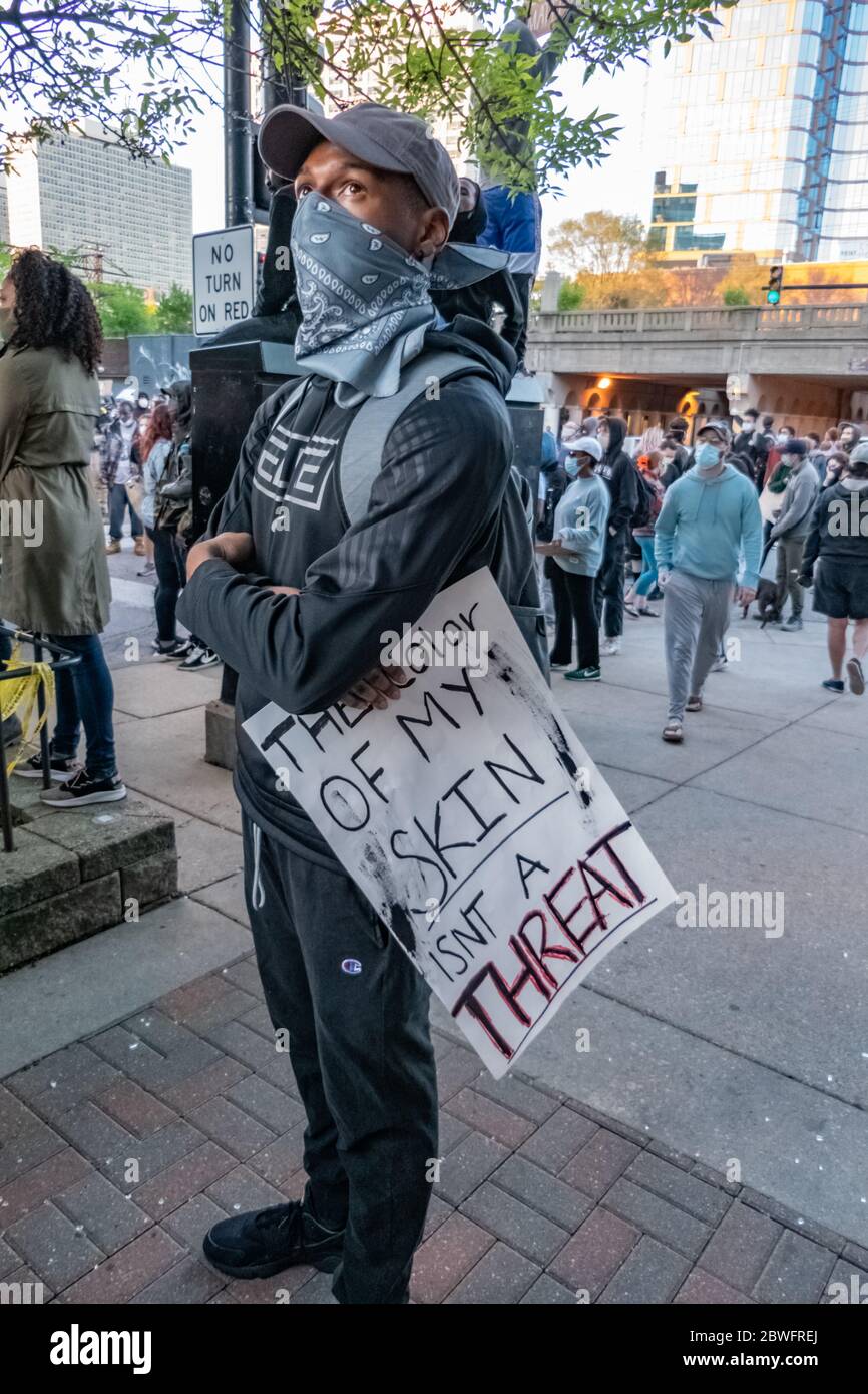 Le quartier Hyde Park de Chicago, qui présente des manifestations pacifiques après la mort de George Floyd par un policier de Minneapolis en 2020. Banque D'Images
