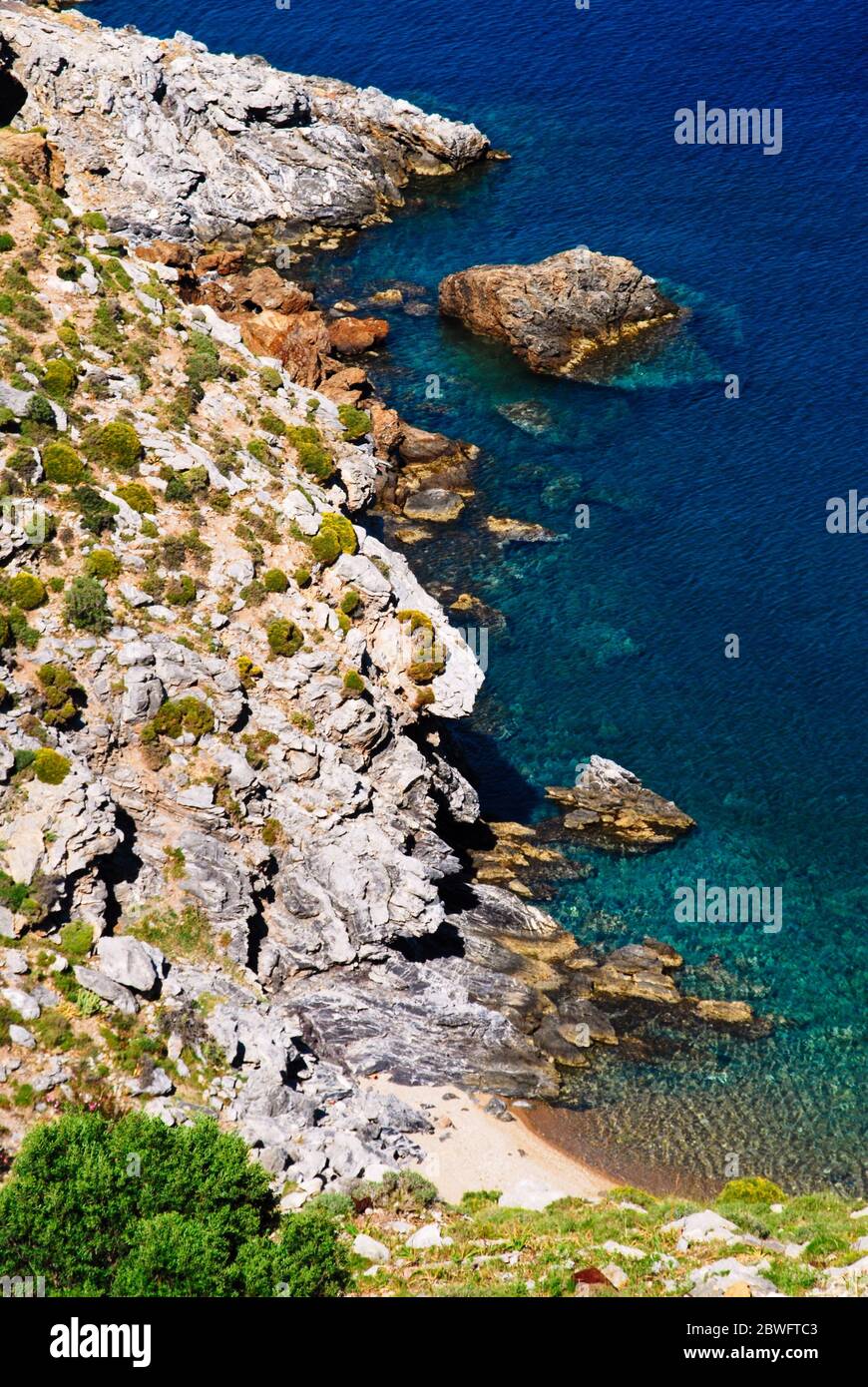 Côte rocheuse, paysage de l'île de Leros, mer Egée, Grèce. Banque D'Images