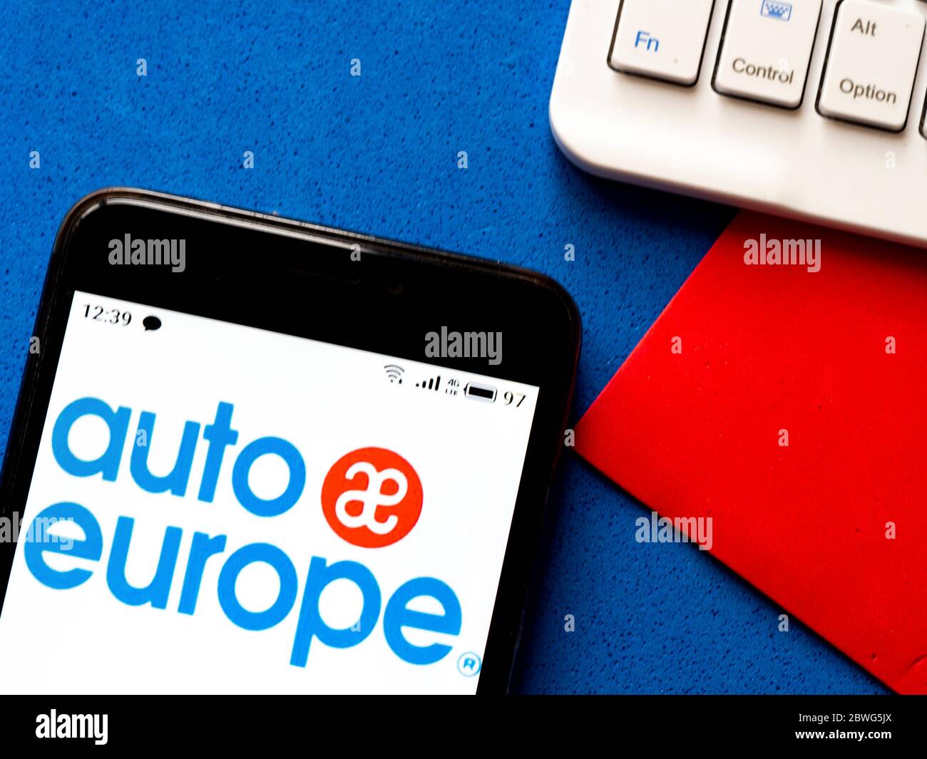 Kiev, Ukraine. 1er juin 2020. Sur cette photo, le logo Auto Europe car Rentals s'affiche sur un smartphone. Crédit: Igor Golovniov/SOPA Images/ZUMA Wire/Alamy Live News Banque D'Images
