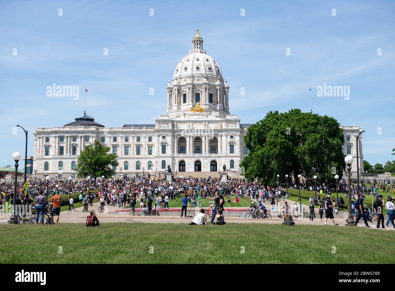 ST PAUL, MINNESOTA, États-Unis - 31 mai 2020 - des personnes de tout le Minnesota et des États-Unis se sont rassemblées au capitole de l'État de St. Paul, Minnesota, le 31 mai 202 Banque D'Images