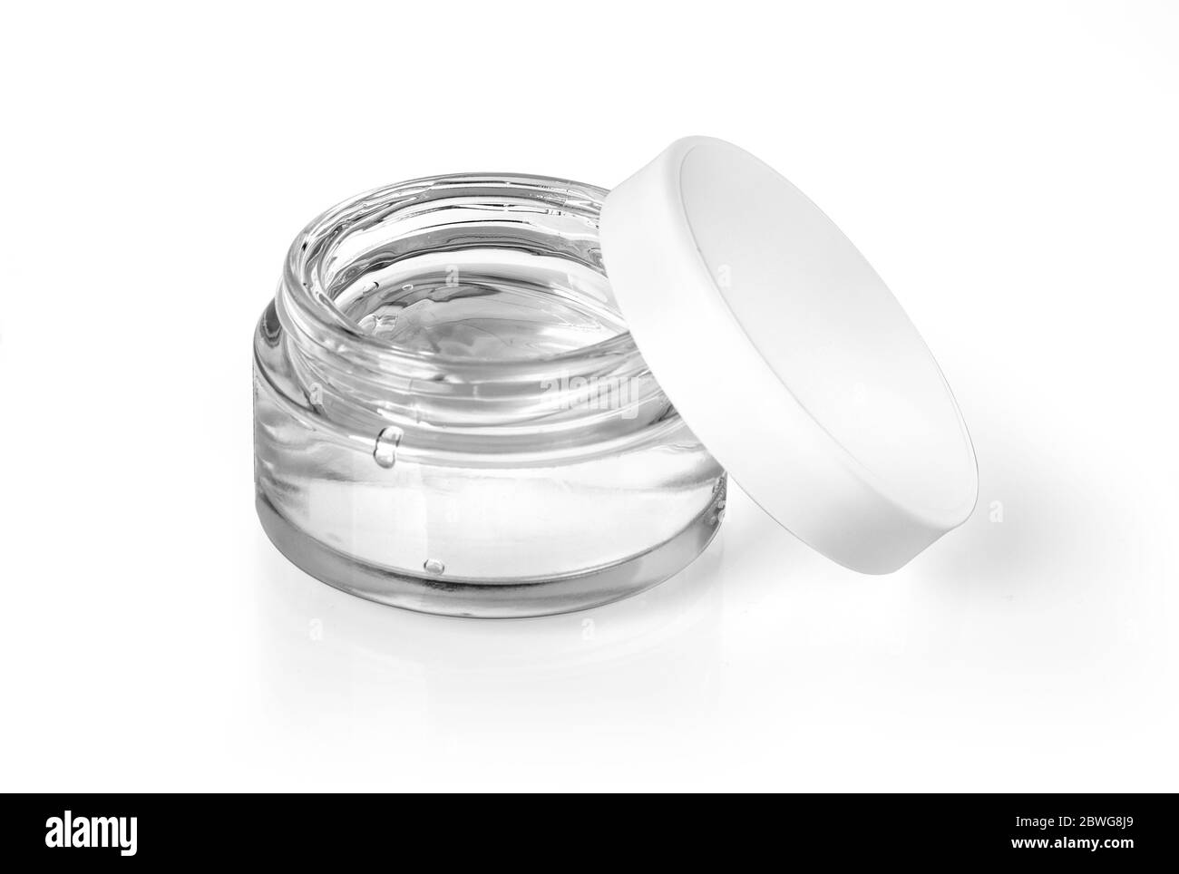 Crème cosmétique isolée sur blanc avec masque Banque D'Images