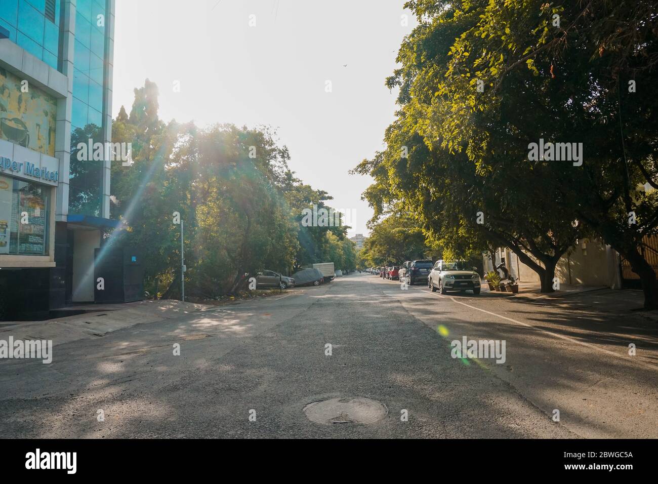 Bengaluru,Karnataka/Inde- 01 juin 2020: Rue vide en raison de l'épidémie de virus corona Banque D'Images