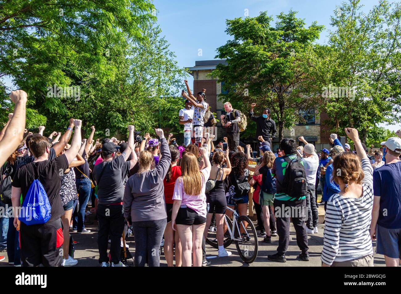Minneapolis, États-Unis. 31 mai 2020. Minneapolis, MN - 31 mai 2020 : manifestation d'un groupe de manifestants sur les lieux de la George Floyd Black Lives Matter le 31 mai 2020 à Minneapolis, Minnesota. Crédit: Jake Handegard/l'accès photo crédit: L'accès photo/Alamy Live News Banque D'Images