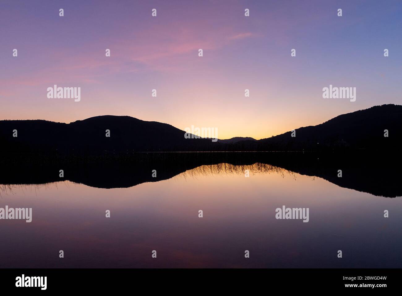 Coucher de soleil au lac Abant, dans la province de Bolu, Turquie Banque D'Images