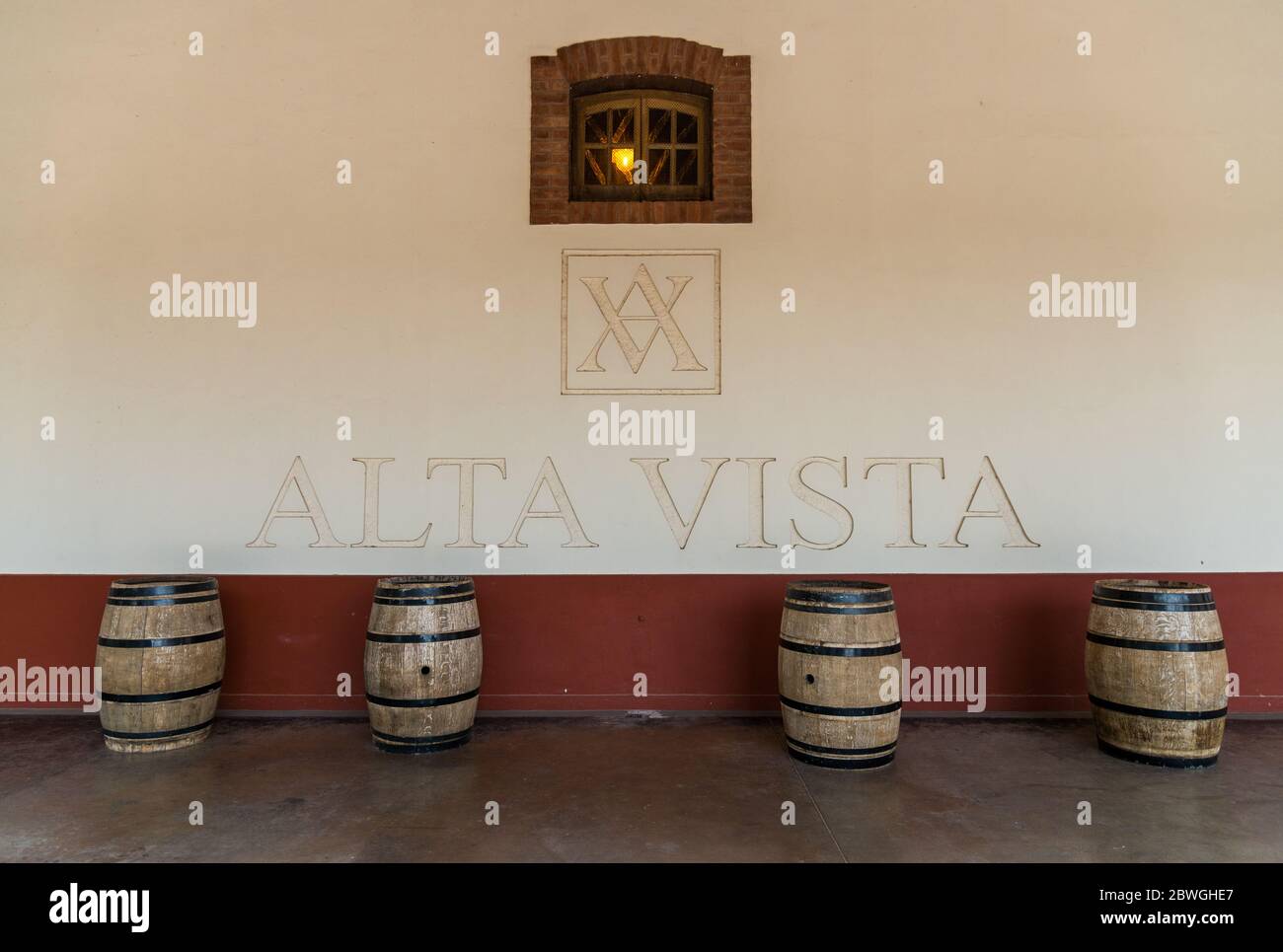 Mendoza, Argentine - 24 janvier 2019 : fûts de vin à la cave de vinification Alta Vista Banque D'Images