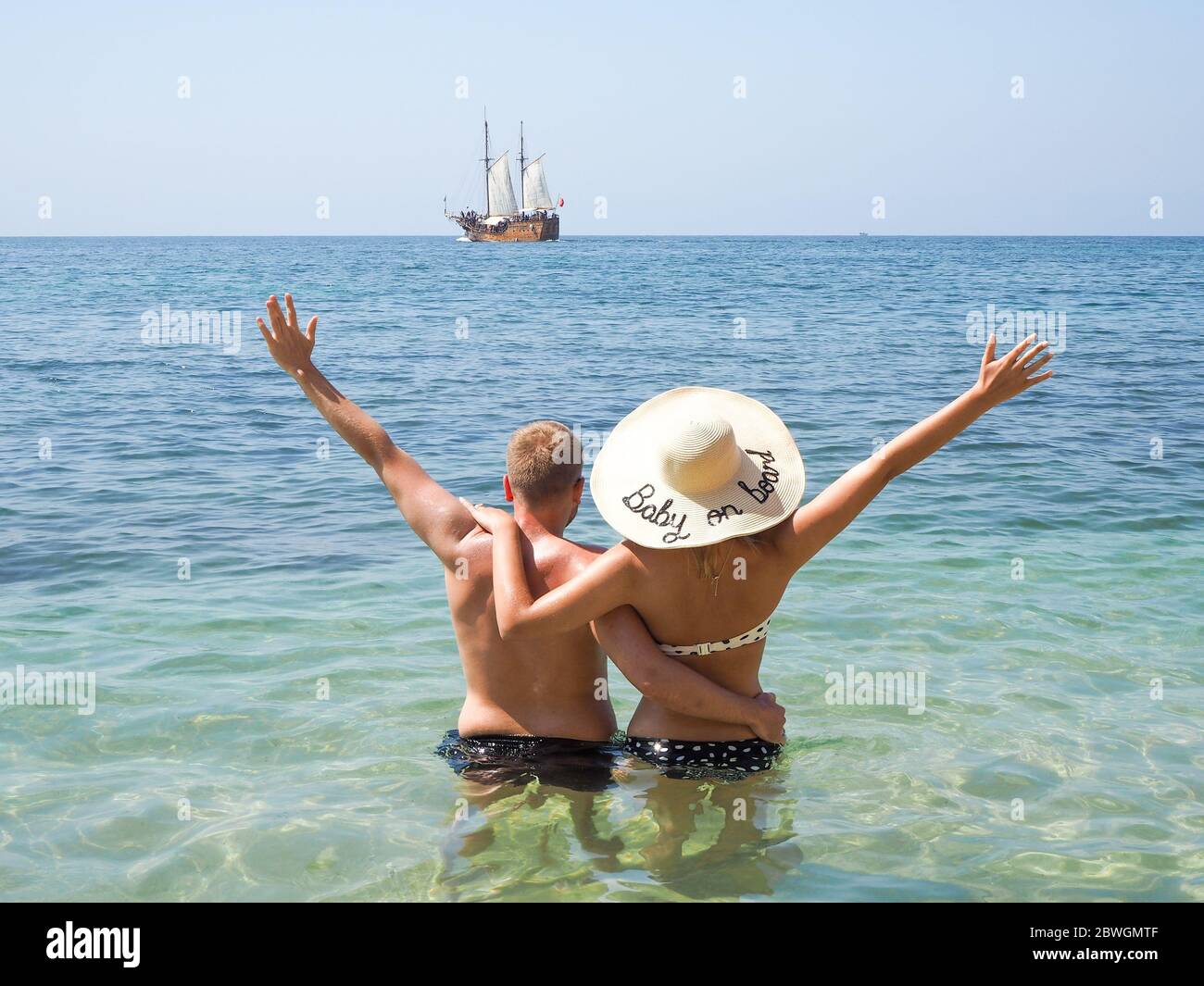 Annonce De Grossesse Sur La Plage Chapeau Bebe A Bord Photo Stock Alamy Annonce De Grossesse Sur La Plage Chapeau Bebe A Bord Photo Stock Alamy