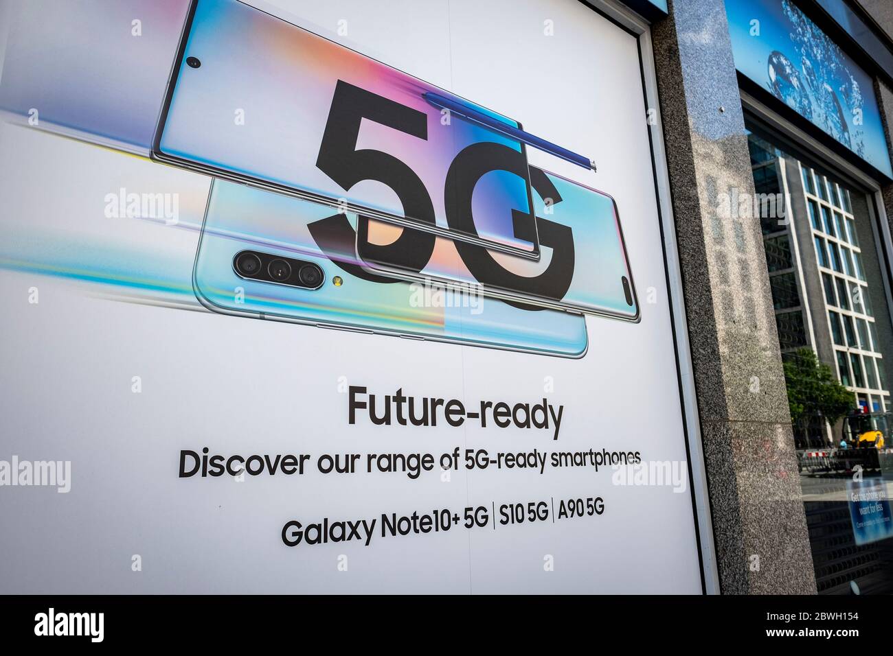 Londres-MAI 2020 : publicité pour le téléphone Samsung Galaxy 5g Banque D'Images