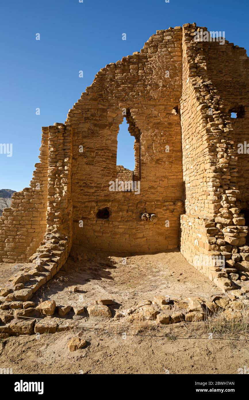 NM00352-00...NOUVEAU MEXIQUE - murs vieux de 900 ans au village ancestral de Kin Klestso, situé dans le parc national historique de la culture Chaco. Banque D'Images