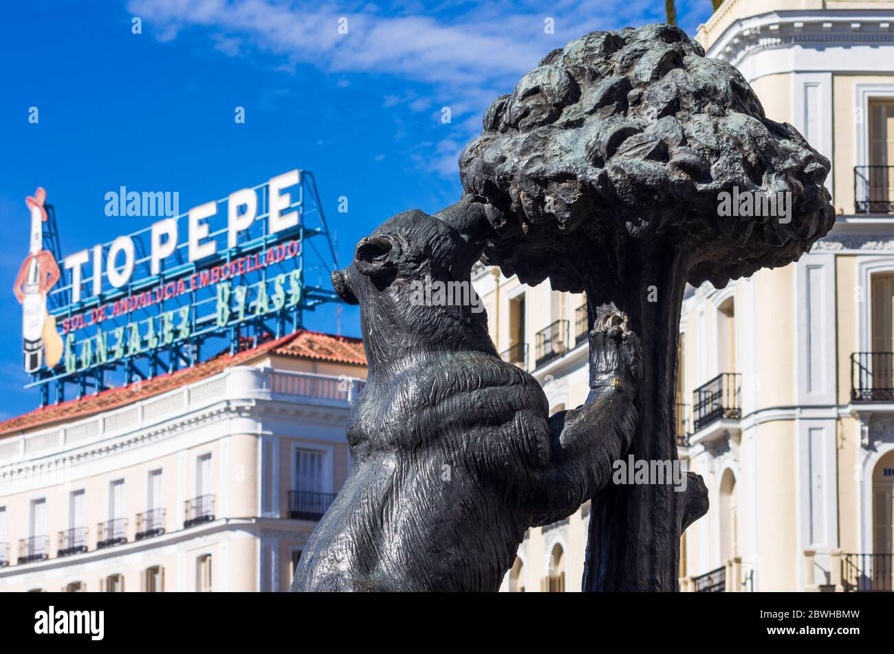 Estatua del Oso y el Madroño en la Puerta del sol de Madrid. Espagne Banque D'Images