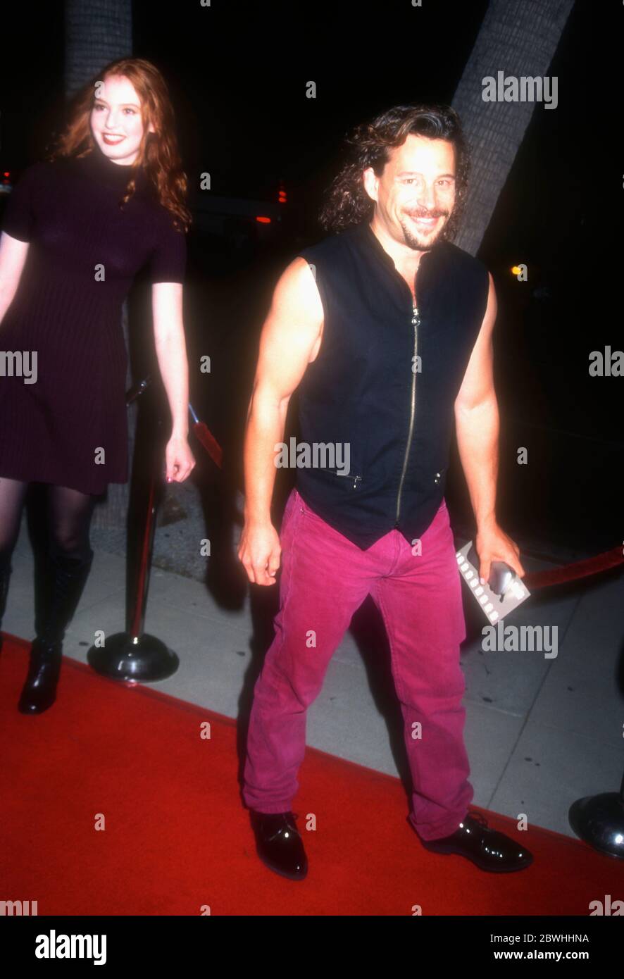 Westwood, Californie, États-Unis 18 septembre 1995 l'actrice Alicia Witt et invité à assister à la première 'Steal Big, Svoll Little' au Mann National Theatre le 18 septembre 1995 à Westwood, Californie, États-Unis. Photo par Barry King/Alay stock photo Banque D'Images