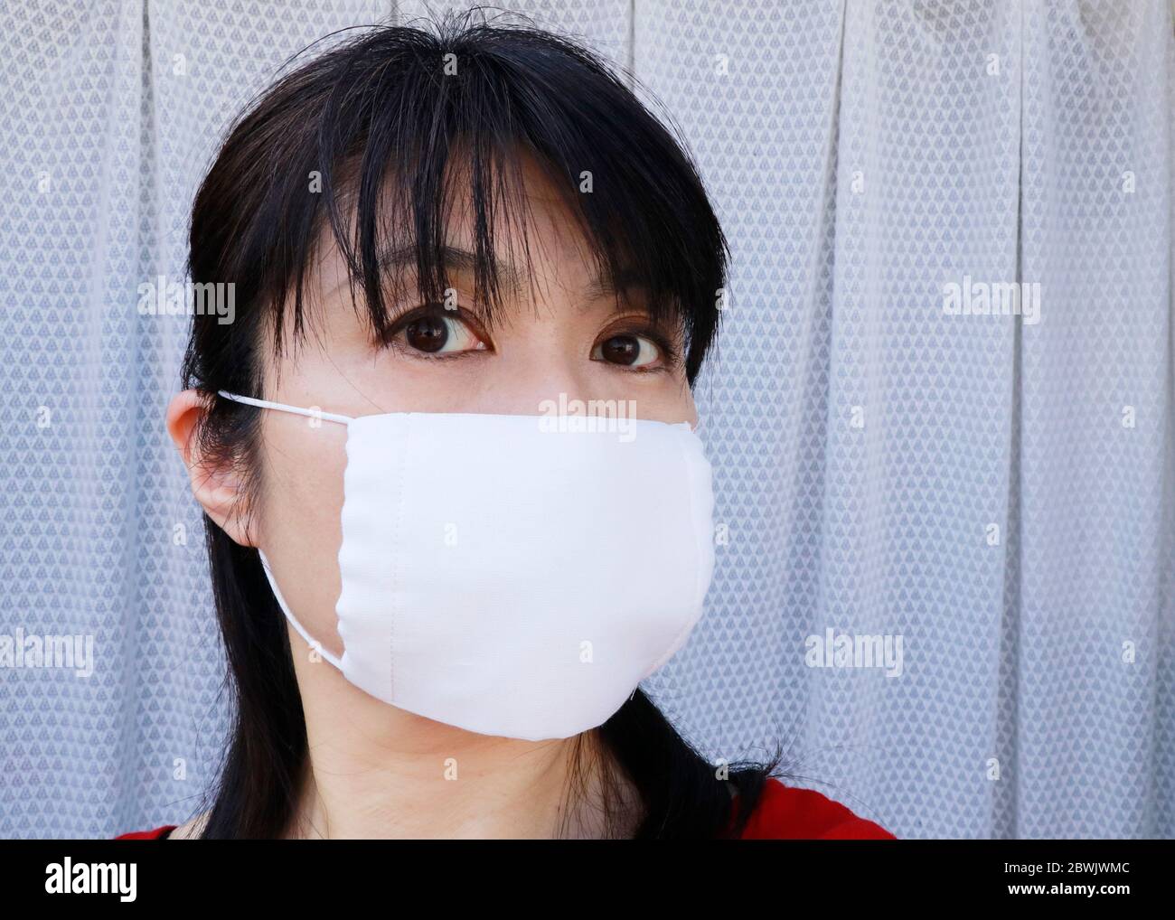 Le masque connu sous le nom d'Abenomask a finalement commencé la  distribution à la fin du mois de mai. Le Premier ministre Abe a annoncé de  fournir 2 masques en tissu pour
