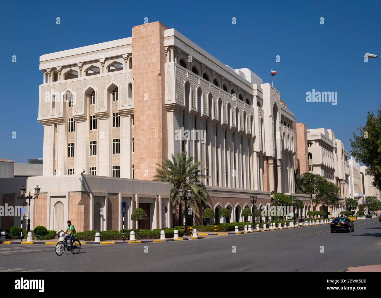 Le bâtiment de la Banque centrale d'Oman, situé sur la rue Markzi Mutrah Al Tijari, dans le quartier de Ruwi à MuscatOman, Sultanat d'Oman. Banque D'Images