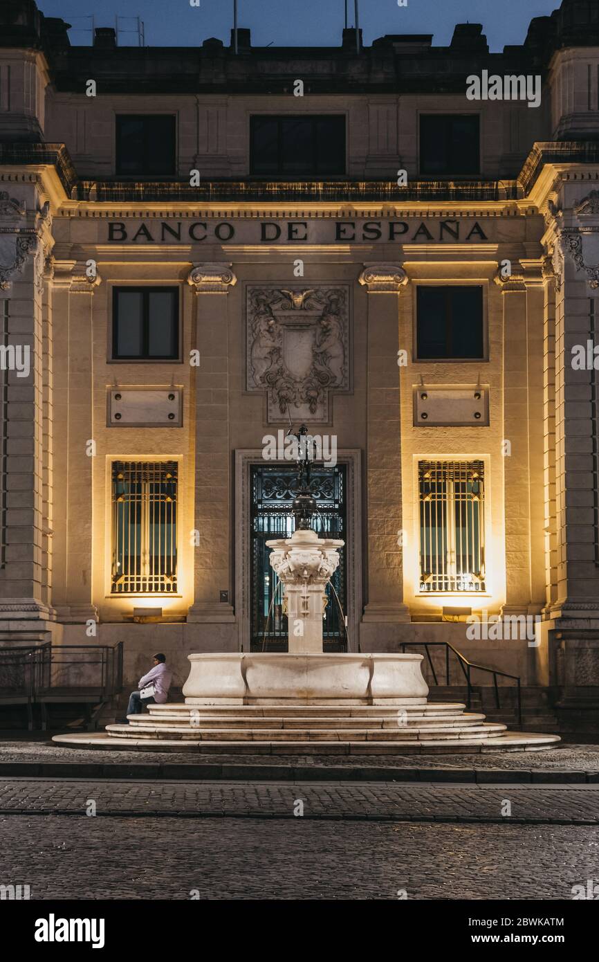 Séville, Espagne - 17 janvier 2020 : façade illuminée de Banco de Espana à Séville, capitale de l'Andalousie dans le sud de l'Espagne et populaire à Banque D'Images