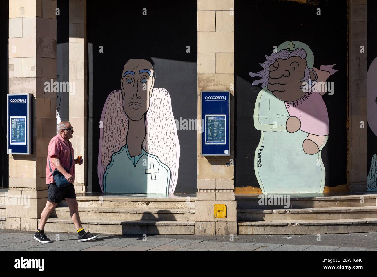 Art de rue des professionnels de la médecine en dehors de l'O2 Academy Brixton fermé, pendant le Londres confinement dû à la propagation de COVID-19, le 1er juin 2020 Banque D'Images